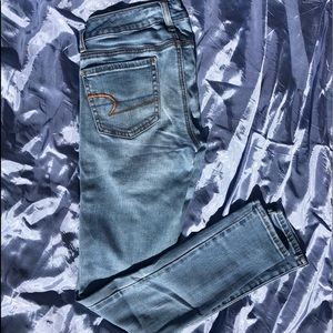 📍AMERICAN EAGLE Super Stretch Light Wash Jeggings